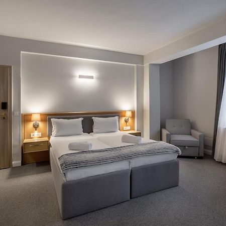 Hotel Genesis By Eden à Predeal Extérieur photo