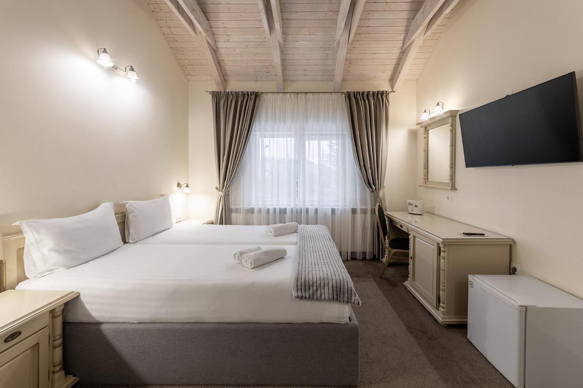 Hotel Genesis By Eden à Predeal Extérieur photo