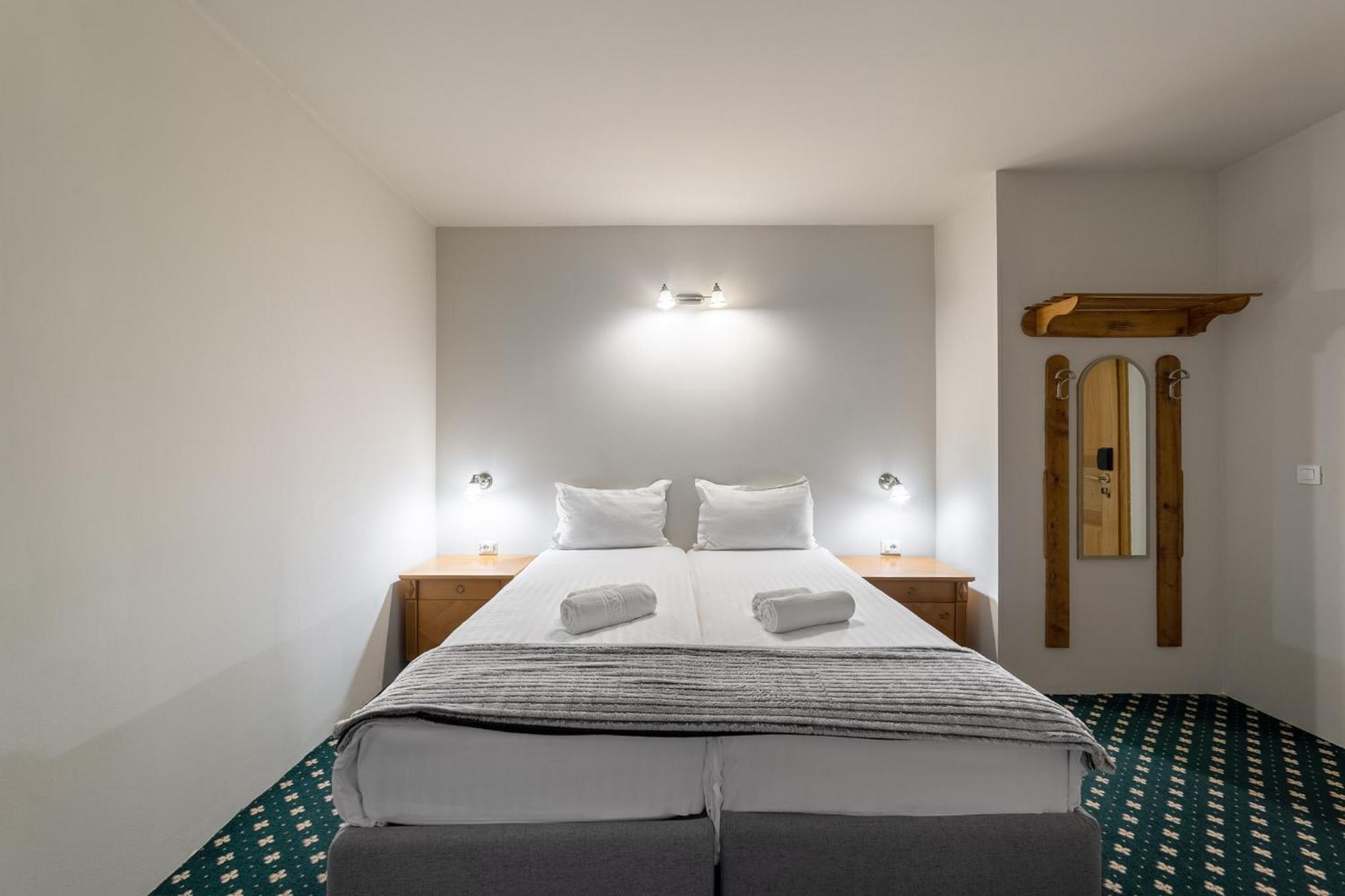 Hotel Genesis By Eden à Predeal Extérieur photo