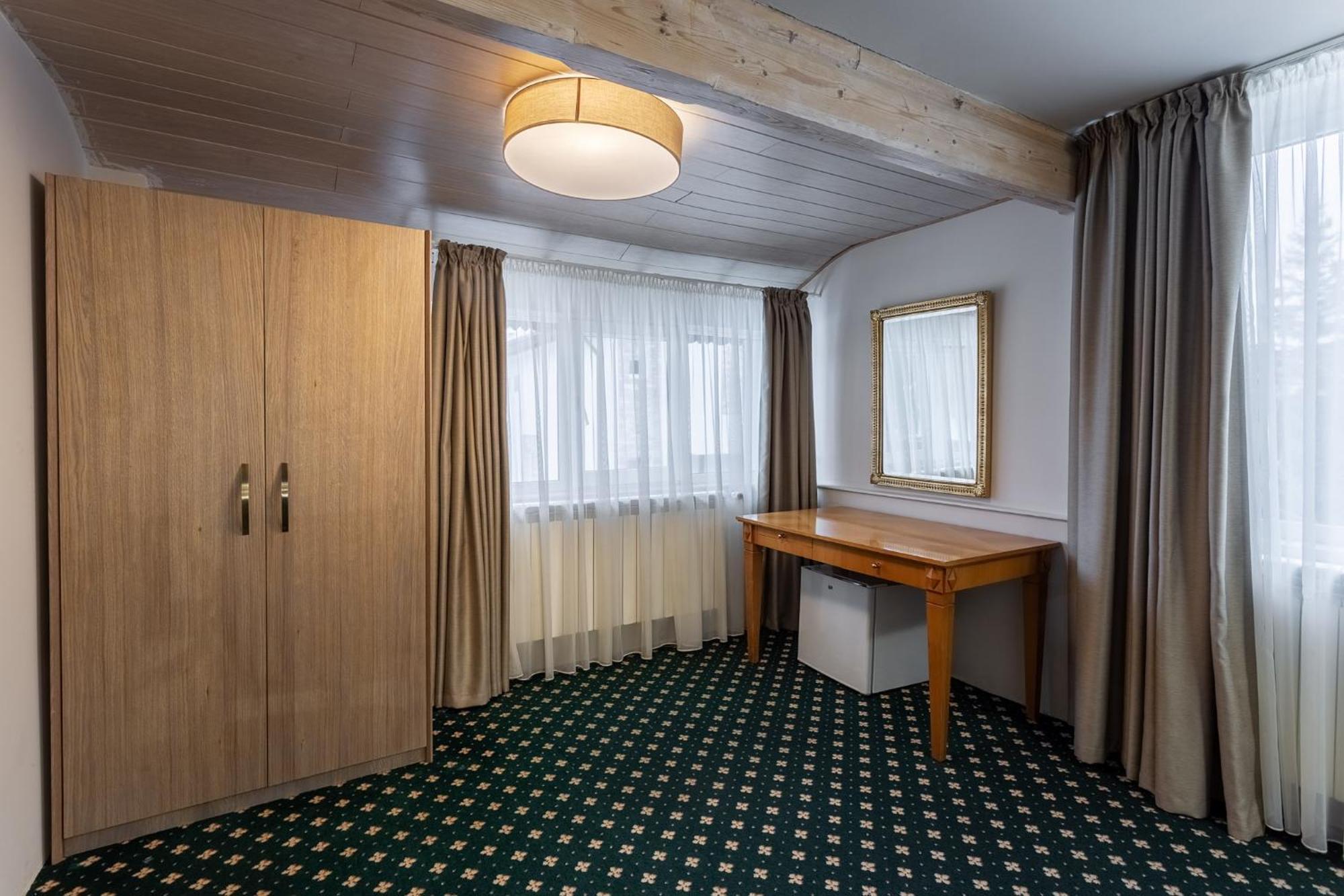 Hotel Genesis By Eden à Predeal Extérieur photo