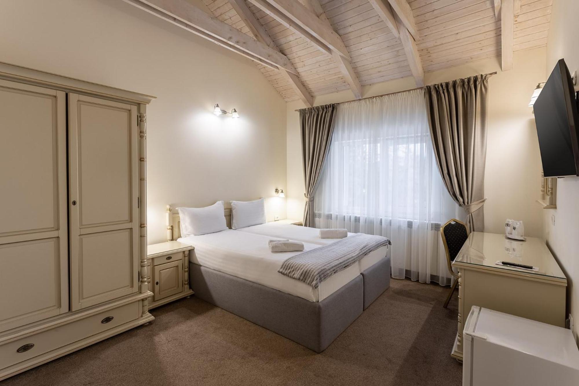 Hotel Genesis By Eden à Predeal Extérieur photo