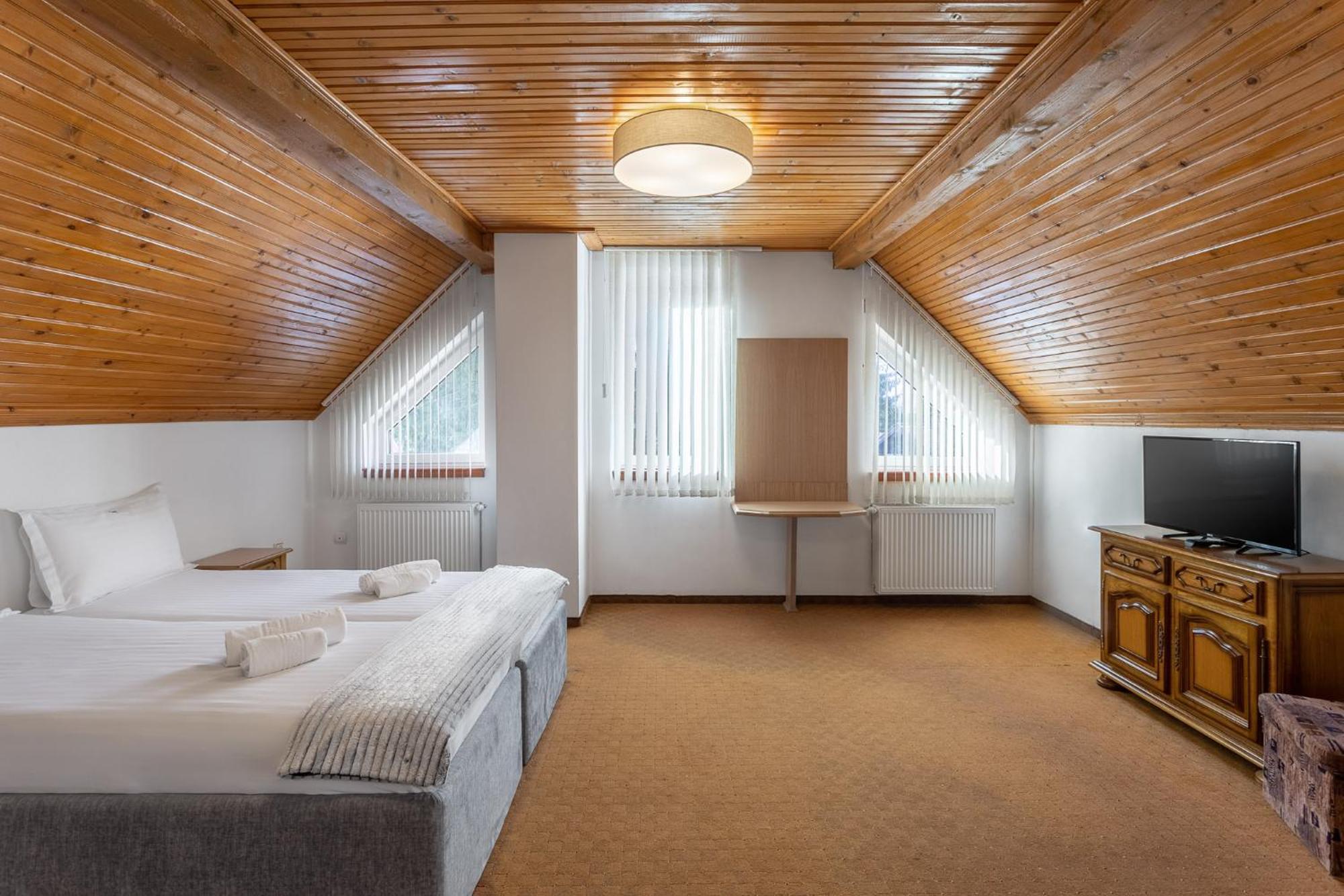 Hotel Genesis By Eden à Predeal Extérieur photo
