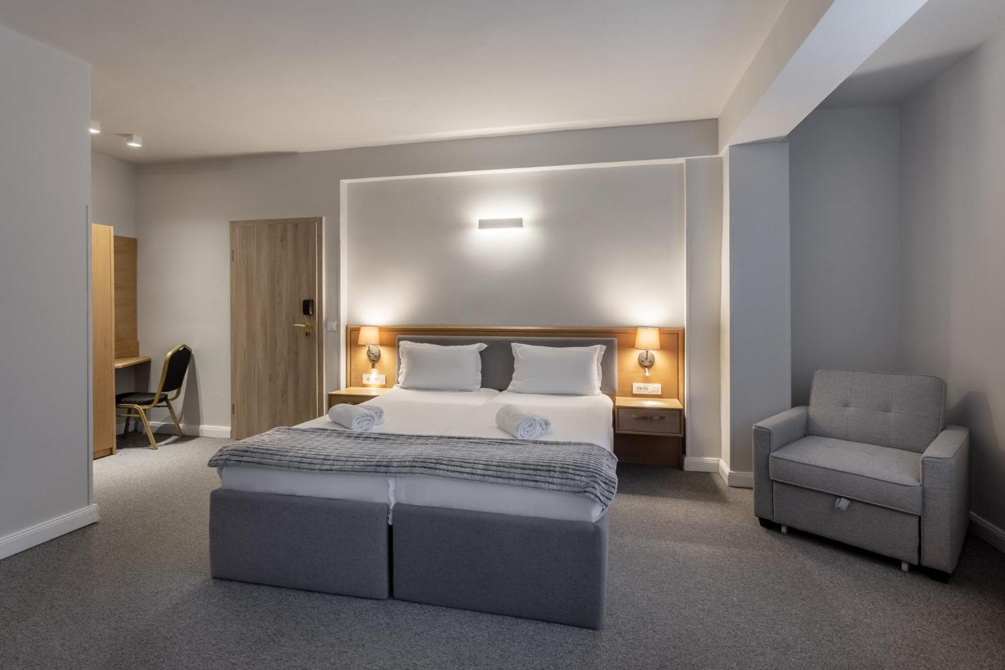 Hotel Genesis By Eden à Predeal Extérieur photo