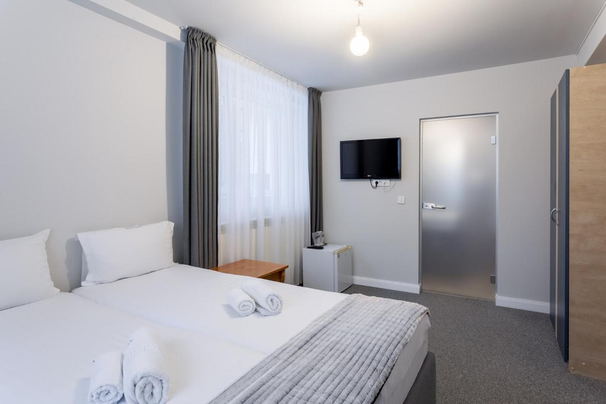 Hotel Genesis By Eden à Predeal Extérieur photo